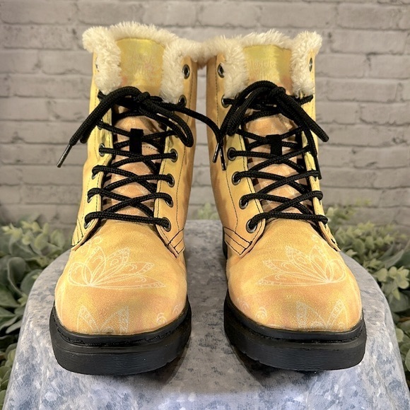 Yes We Vibe “Yellow Lotus” Cool Weather Cozy Lace-Up Combat Boots WMS 7M💛VGUC💛 - Picture 2 of 11